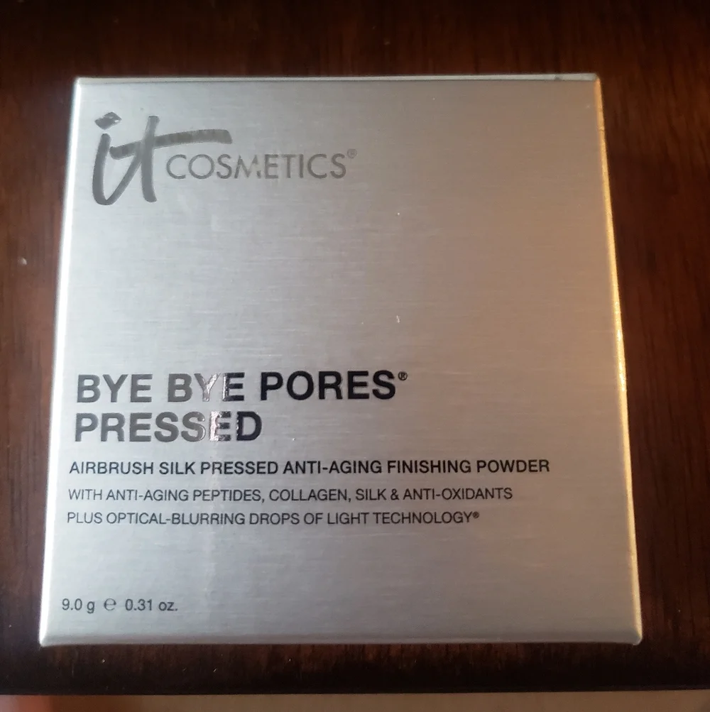 IT Cosmetics Bye Bye Pores Pressed Powder